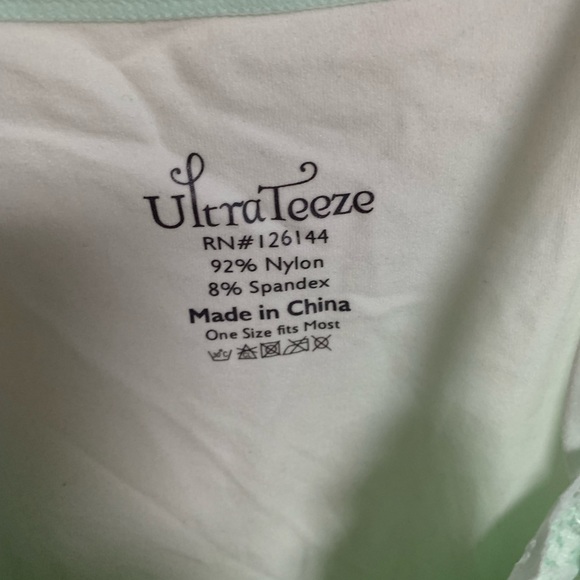 Light green stretchy cami - Picture 2 of 3